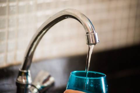 Consumidores da região reclamam da Sabesp por contas indevidas e falta d’água