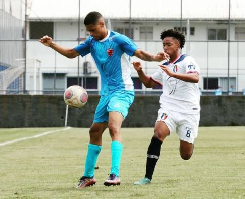 Time do Oeste FC treinou forte no fim do ano, no CT Vila Porto (Foto: Edgar Lopes)