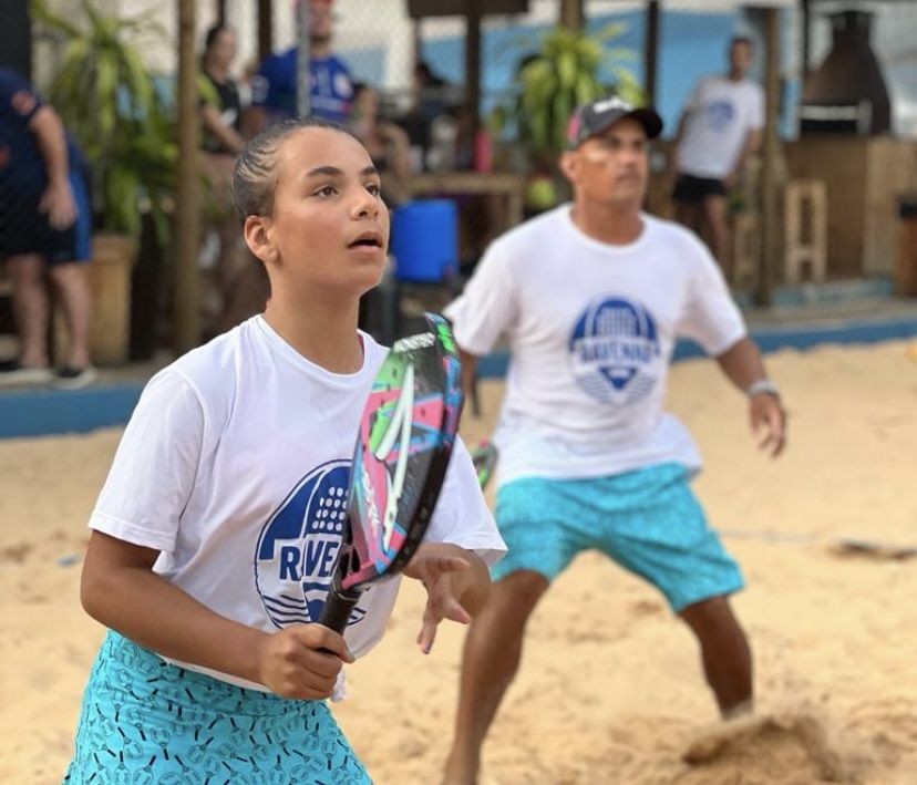 Beach tennis é a bola da vez - Folha de Alphaville