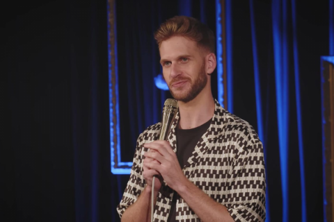 Humorista francês Paul Cabannes faz show de stand-up em Barueri