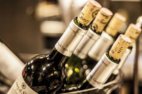 Sommelière da Ville Du Vin Alphaville reúne sugestões de harmonização entre vinhos e fondue