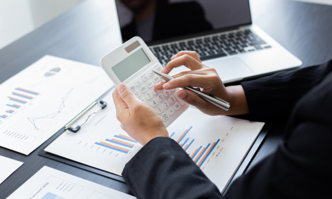 Brasileiro tem, em média, 70% da sua renda comprometida, segundo Serasa Experian