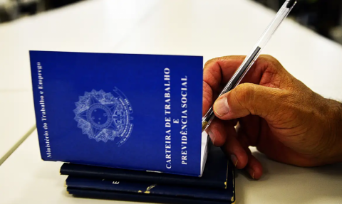 Desemprego recua para 5,6%, revela IBGE
