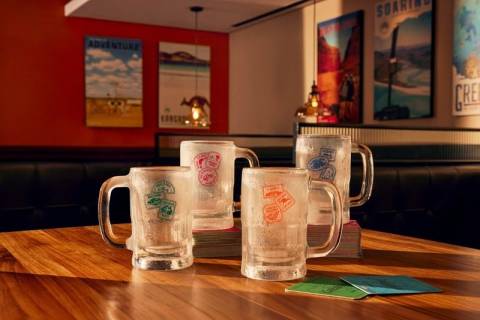 Outback relança canecas colecionáveis e oferece edição personalizada com histórias de clientes