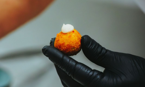 Fogaça revela receita do famoso bolinho de arroz do Cão Véio, sucesso no The Town 2025