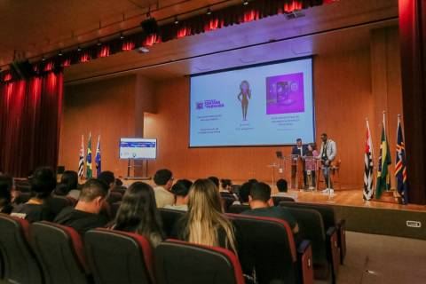 Santana de Parnaíba amplia uso de inteligência artificial no serviço público com assistente virtual Anna-IA