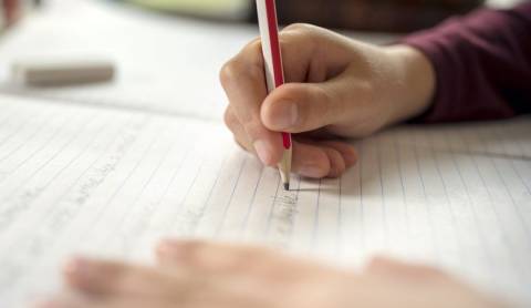 Preço do material escolar pode variar mais de 40% em lojas que atendem Alphaville