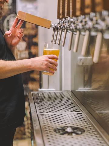 Workshop da Cervejaria Dogma no Shopping Tamboré promove experiência sensorial com rótulos artesanais