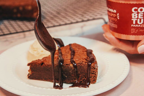 Com unidade em Alphaville, Casa de Bolos aposta em coberturas para viagem