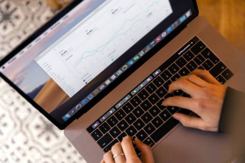 Com o avanço da vacinação contra a Covid, gestões deixam home office