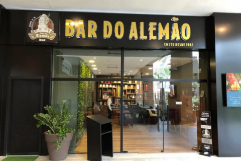 Alpha Square Mall terá show de Mauricio Gasperini no Bar do Alemão