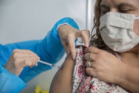 Em um ano, municípios aplicaram mais de 800 mil doses da vacina